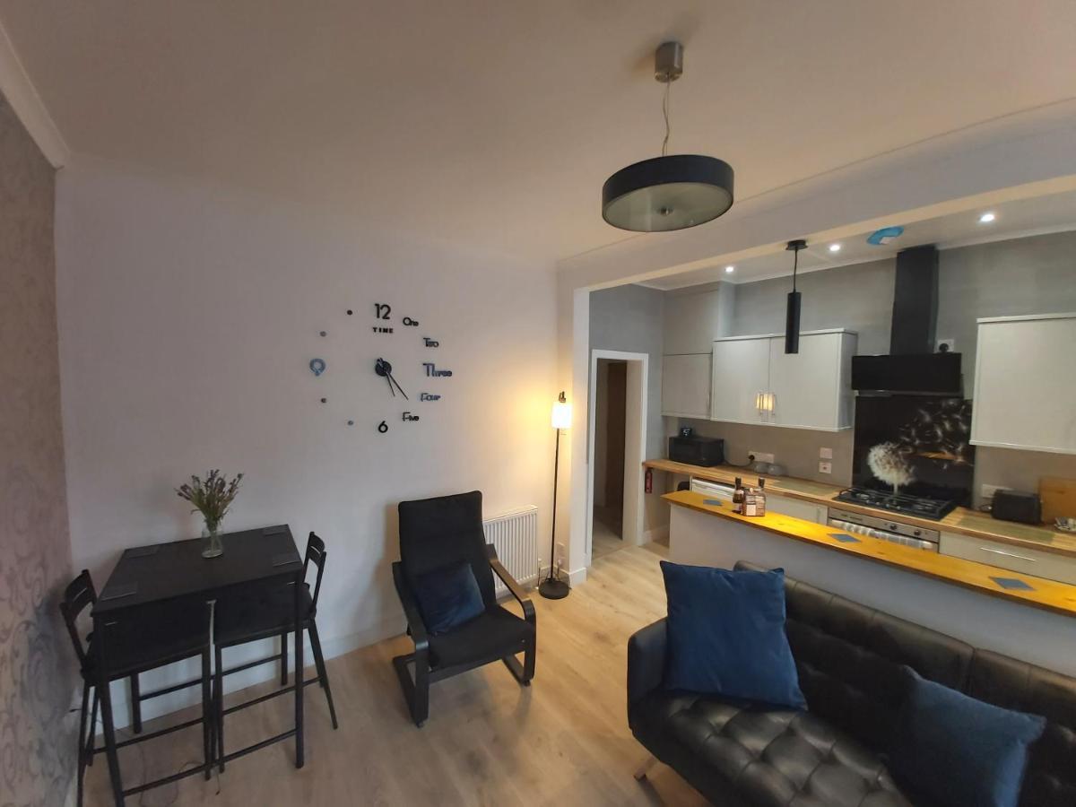 One Bedroom Flat, Very Close To Town Center. 奥本 外观 照片