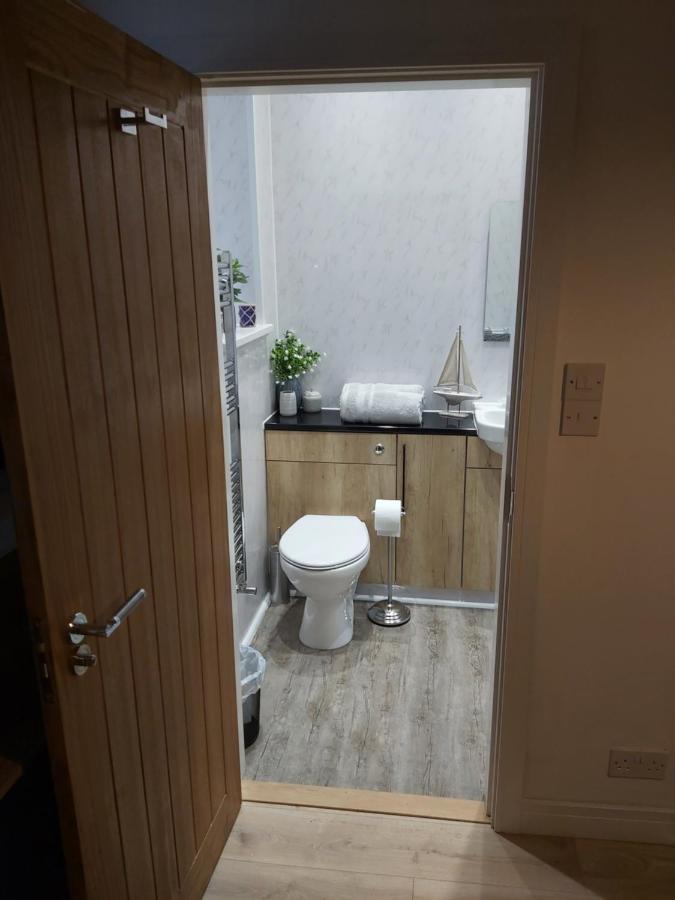 One Bedroom Flat, Very Close To Town Center. 奥本 外观 照片