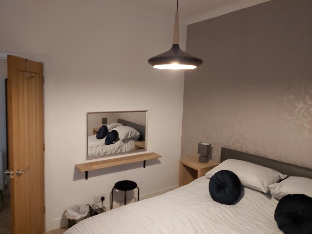 One Bedroom Flat, Very Close To Town Center. 奥本 外观 照片